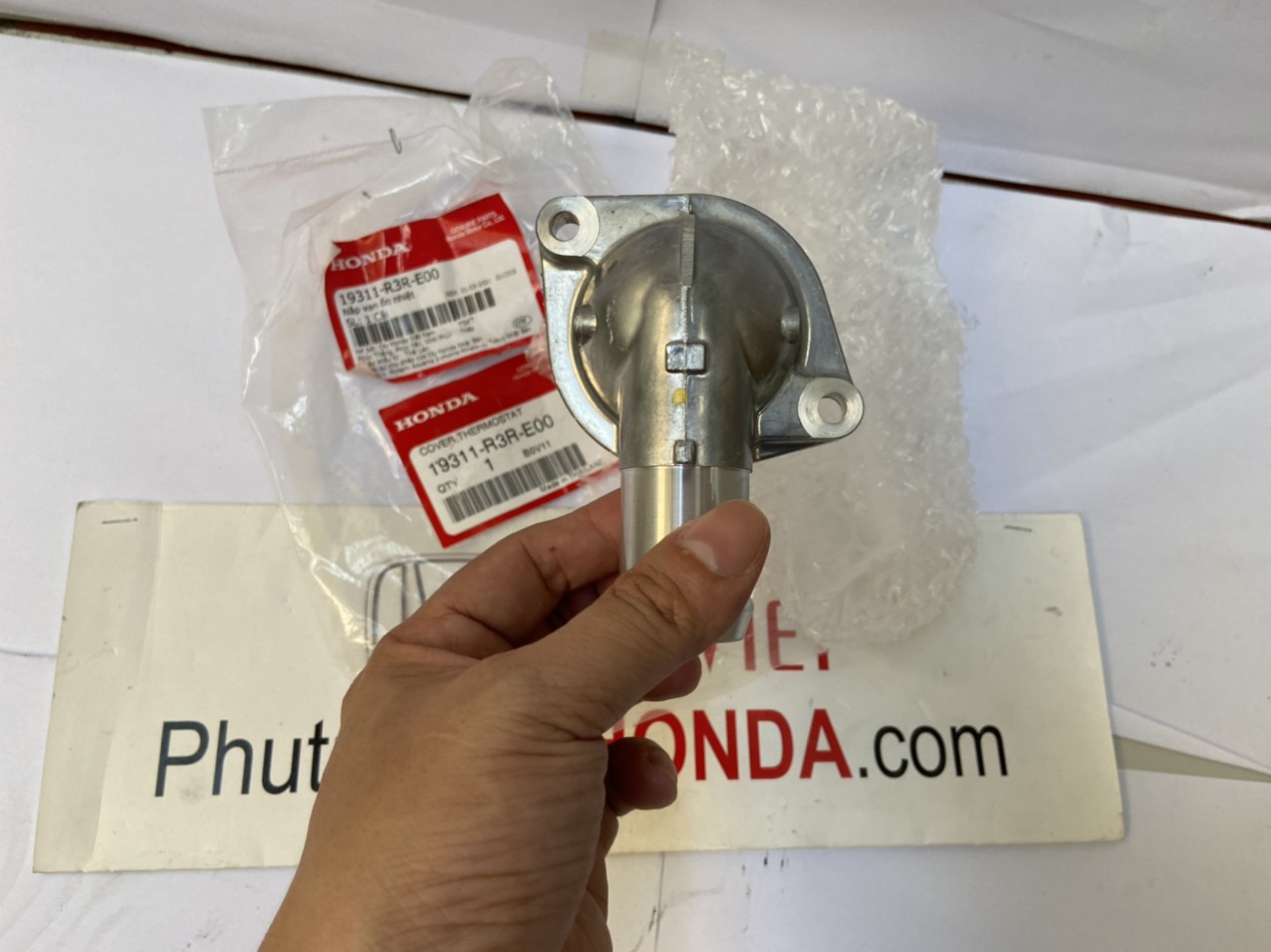 Nắp đậy van hằng nhiệt xe Honda HRV